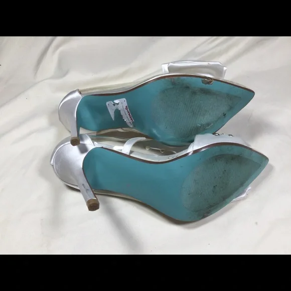 Betsey Johnson Moxie White Satin Rhinestone Clear - Picture 13 of 14